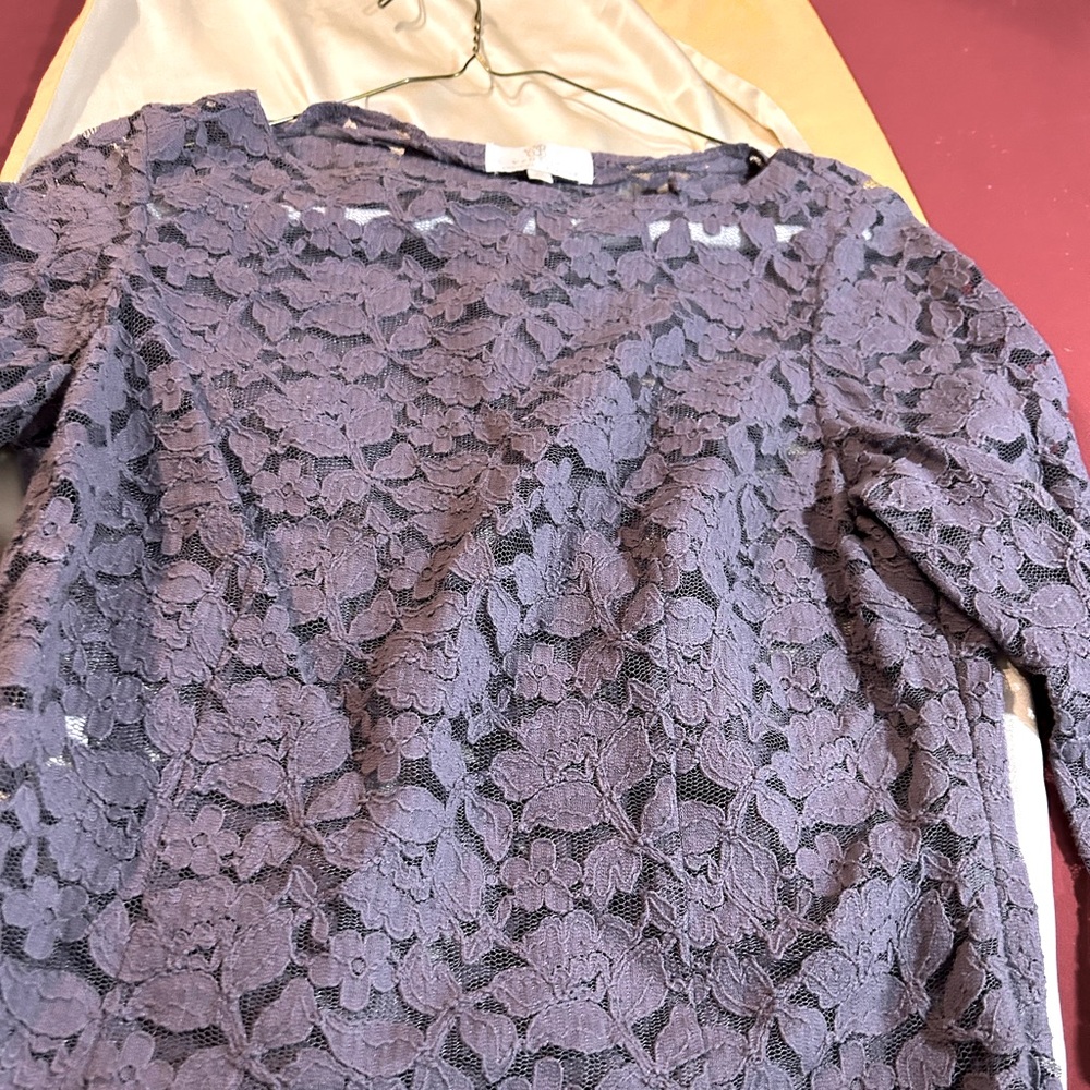 Gorgeous lavender top from Ventilo in Paris.  34 B or less will fit.
